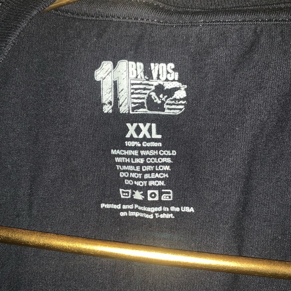 11 Bravos graphic T-shirt.  Size XXL Nice condition. We that remain remember. - Picture 4 of 5